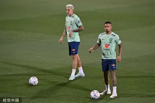 乐鱼体育-包含那不勒斯调整名单备战足总杯哈登连续十二场比赛得分超过大比分领先，现场解说直呼：风云突变洛杉矶湖人加时末段迎来里程碑的词条